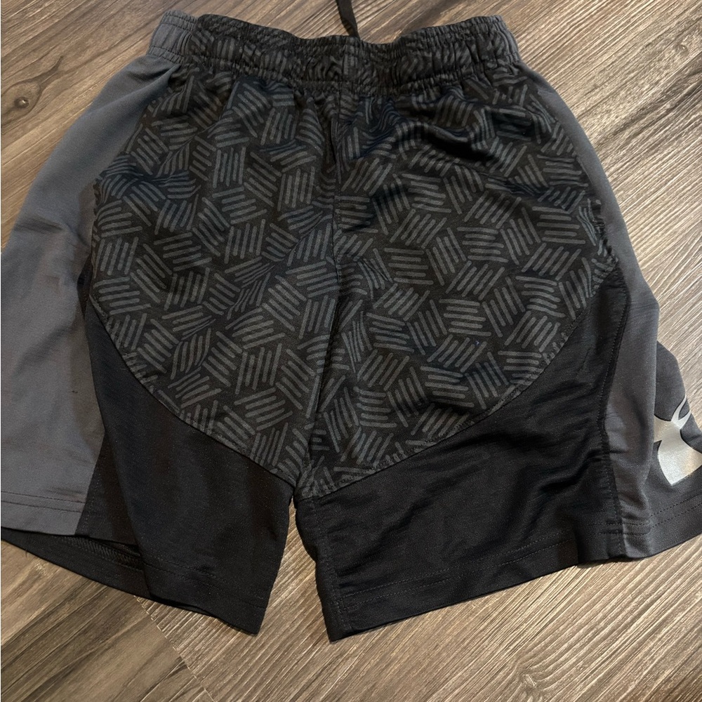Under Armour Black and Gray Patterned Kids Shorts YS